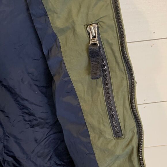 Abercrombie & Fitch Men's Green Quilted Vest - Picture 8 of 10